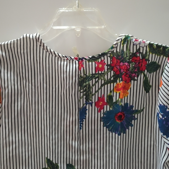 Floral Stripes  Black White Woman Shirt Blouse Top Size S Truth V-Neck LS - Picture 7 of 13